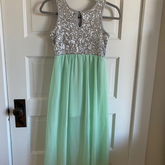 Gorgeous dress, sequin and chiffon high low skirt - Picture 3 of 4
